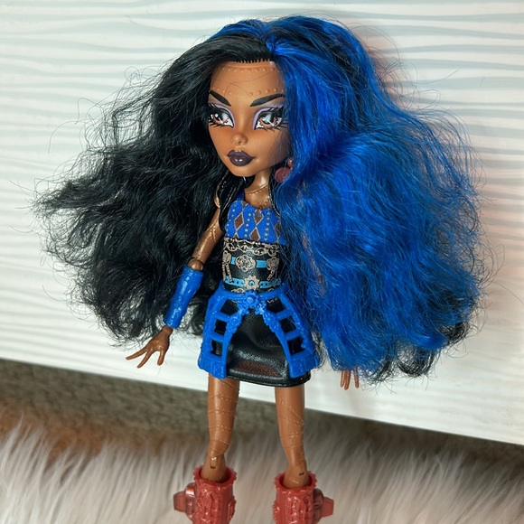 [SOLD] 2012 Monster High Signature Wave 4 Robecca Steam Doll #3652 - Picture 5 of 14